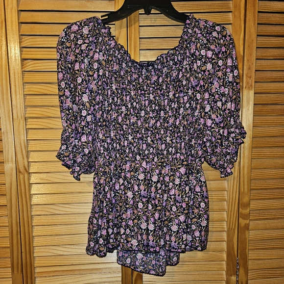 Women's Floral Smocked Top - Picture 3 of 4
